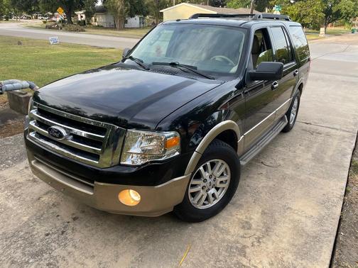 Black 2013 Ford Expedition XLT