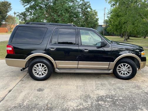 Black 2013 Ford Expedition XLT