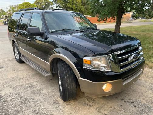 Black 2013 Ford Expedition XLT