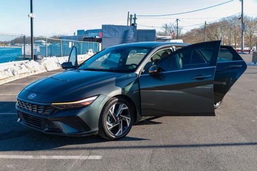 2024 Hyundai ELANTRA Limited