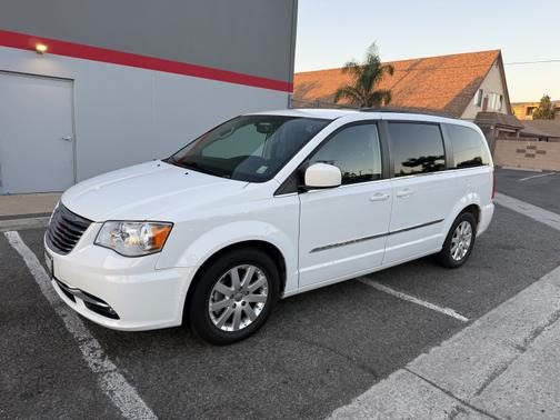 2016 Chrysler Town & Country Touring