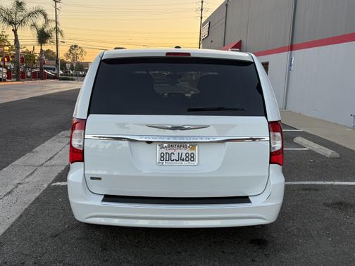 2016 Chrysler Town & Country Touring