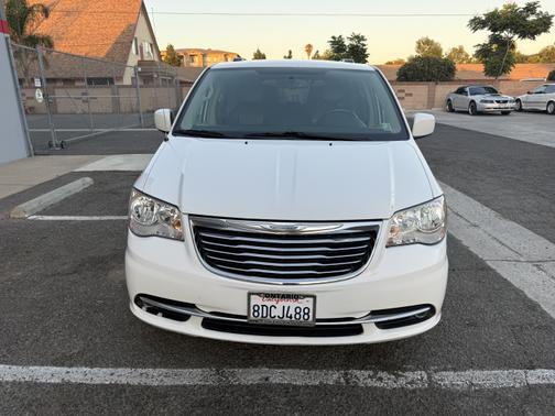 2016 Chrysler Town & Country Touring