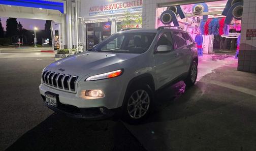 White 2016 Jeep Cherokee Latitude