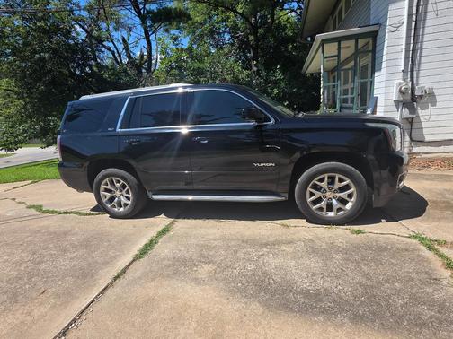 Black 2015 GMC Yukon SLT