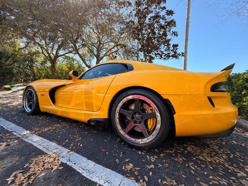Yellow 2014 Dodge SRT Viper Base