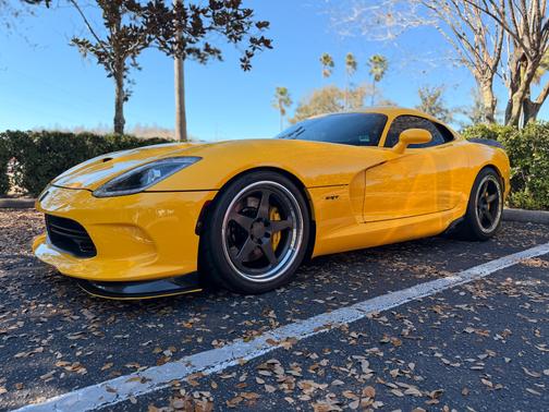 Yellow 2014 Dodge SRT Viper Base
