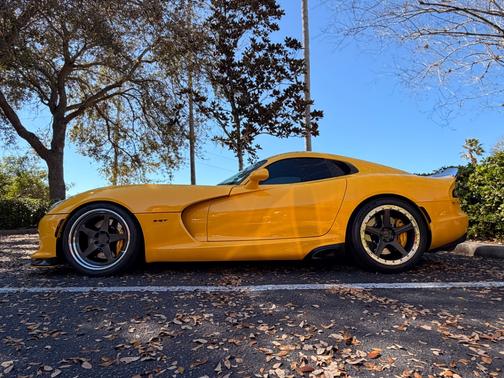 Yellow 2014 Dodge SRT Viper Base