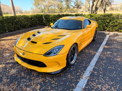 Yellow 2014 Dodge SRT Viper Base