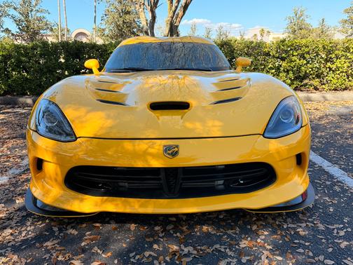 Yellow 2014 Dodge SRT Viper Base
