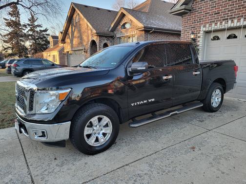 Black 2018 Nissan Titan SV