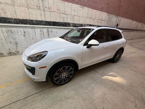 White 2017 Porsche Cayenne Cayenne Turbo