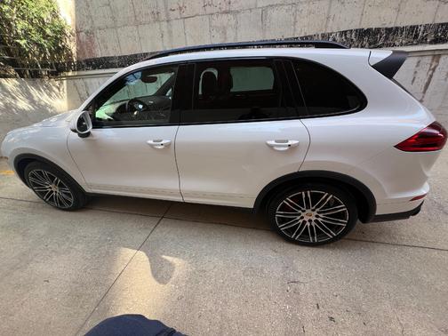 White 2017 Porsche Cayenne Cayenne Turbo