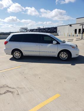 White 2008 Toyota Sienna XLE Limited