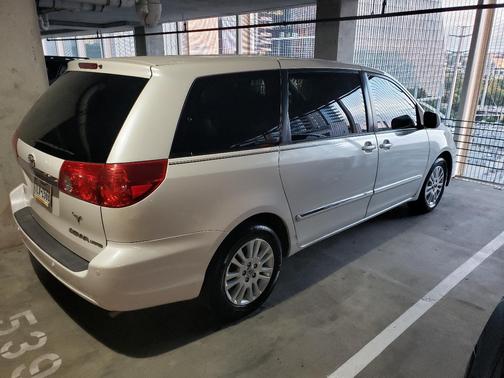 White 2008 Toyota Sienna XLE Limited
