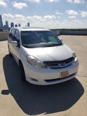 White 2008 Toyota Sienna XLE Limited