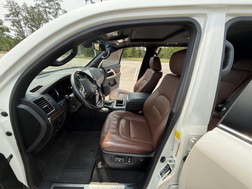 2021 Toyota Land Cruiser Base