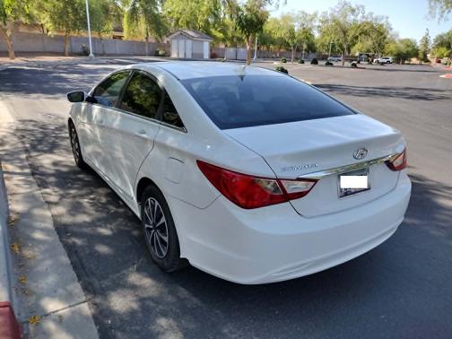 White 2011 Hyundai SONATA GLS