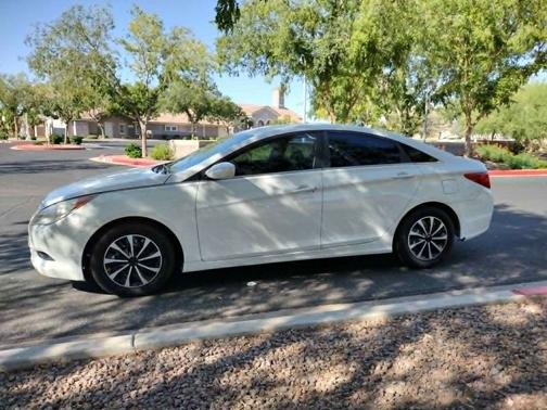 White 2011 Hyundai SONATA GLS