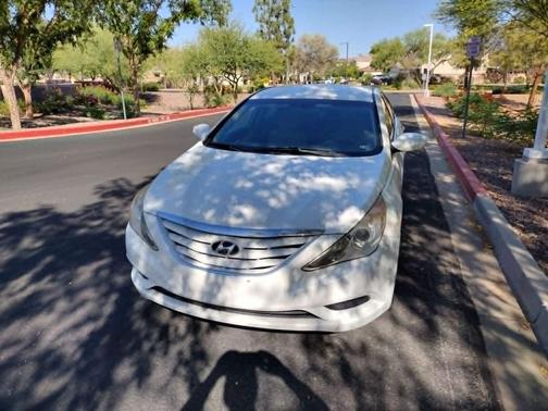 White 2011 Hyundai SONATA GLS