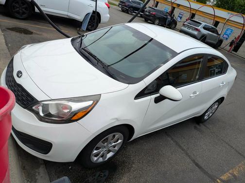 White 2014 Kia Rio LX