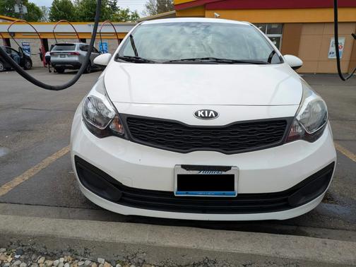White 2014 Kia Rio LX