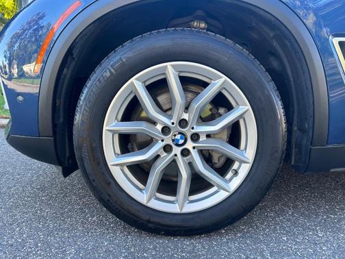 Blue 2019 BMW X5 xDrive40i