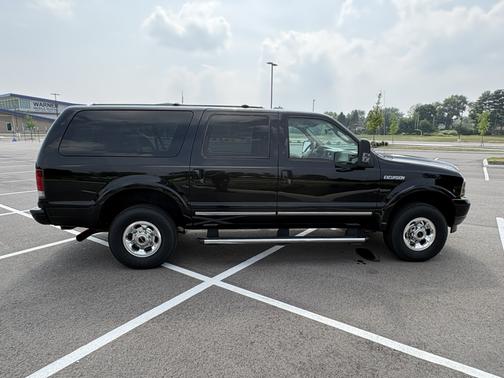 Black 2004 Ford Excursion Limited