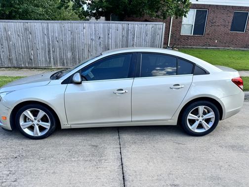 Gold 2013 Chevrolet Cruze 2LT