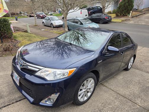 2014 Toyota Camry Hybrid XLE