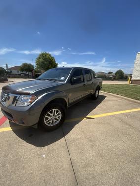 Gray 2016 Nissan Frontier SV