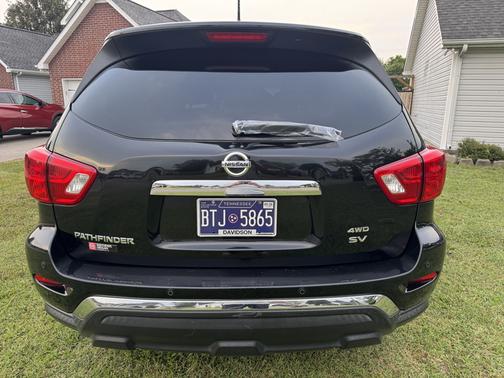 2017 Nissan Pathfinder SV
