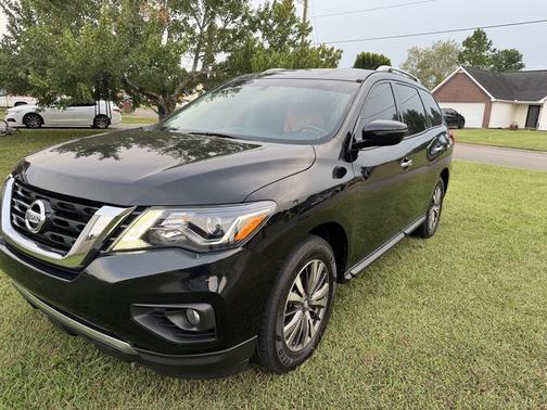 2017 Nissan Pathfinder SV