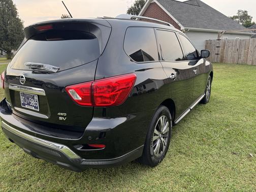 2017 Nissan Pathfinder SV
