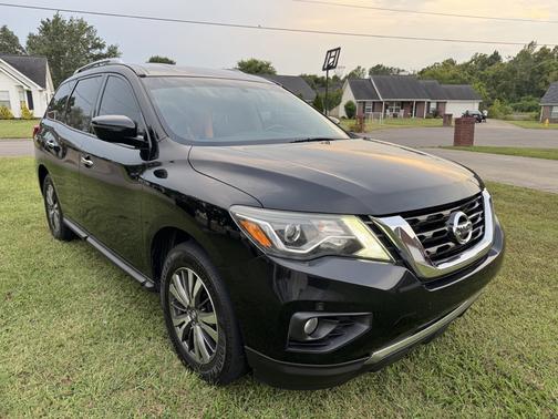 2017 Nissan Pathfinder SV