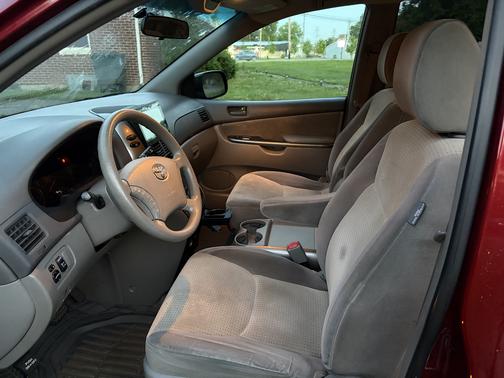 Red 2009 Toyota Sienna CE