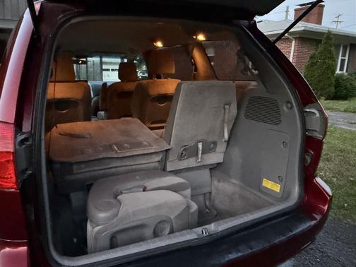 Red 2009 Toyota Sienna CE