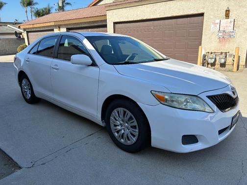 White 2011 Toyota Camry LE