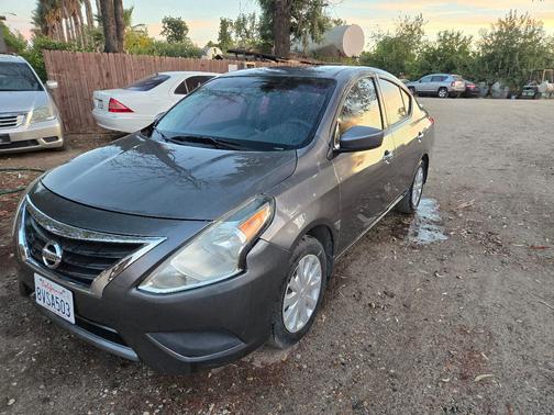 Gray 2016 Nissan Versa 1.6 SV