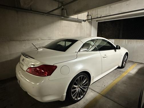 2015 INFINITI Q60 Base
