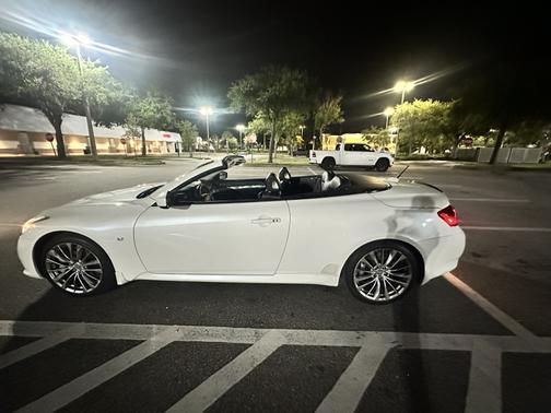 2015 INFINITI Q60 Base