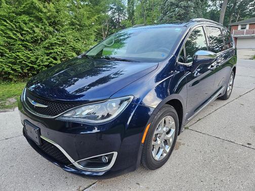 Blue 2018 Chrysler Pacifica Limited