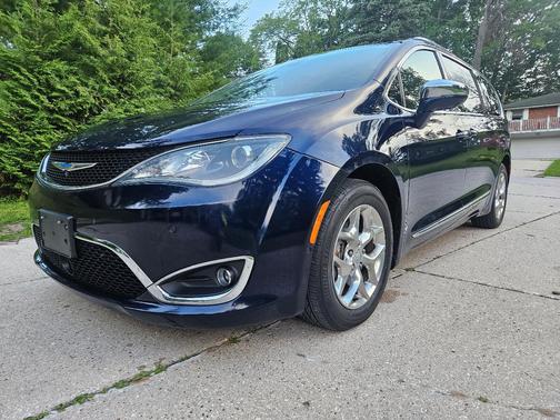 Blue 2018 Chrysler Pacifica Limited