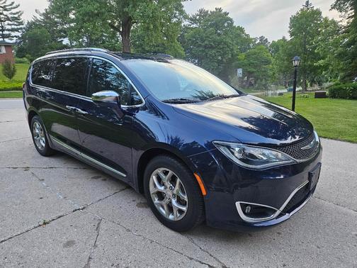 Blue 2018 Chrysler Pacifica Limited
