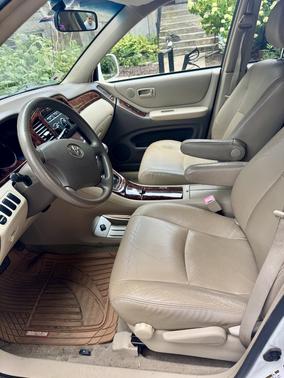 White 2005 Toyota Highlander Base