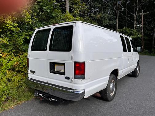 White 2006 Ford E350 Super Duty XL Extended Wagon