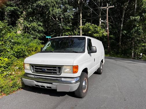 White 2006 Ford E350 Super Duty XL Extended Wagon