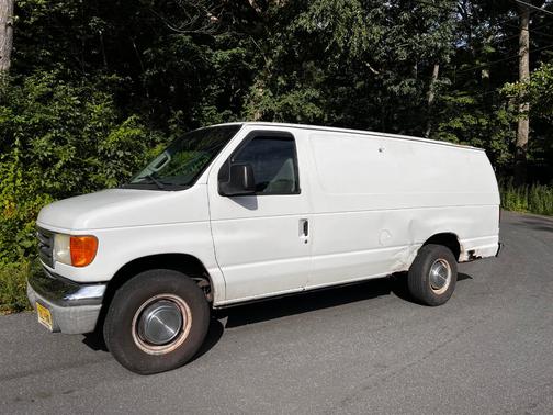 White 2006 Ford E350 Super Duty XL Extended Wagon