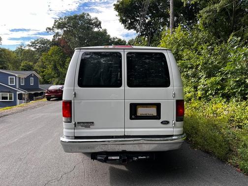 White 2006 Ford E350 Super Duty XL Extended Wagon