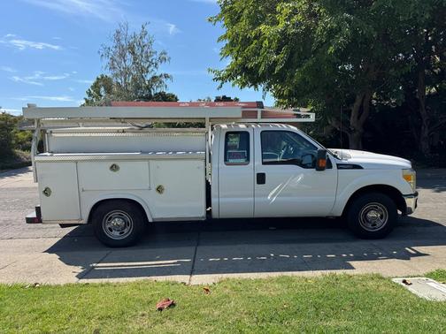 White 2011 Ford F-250 XL